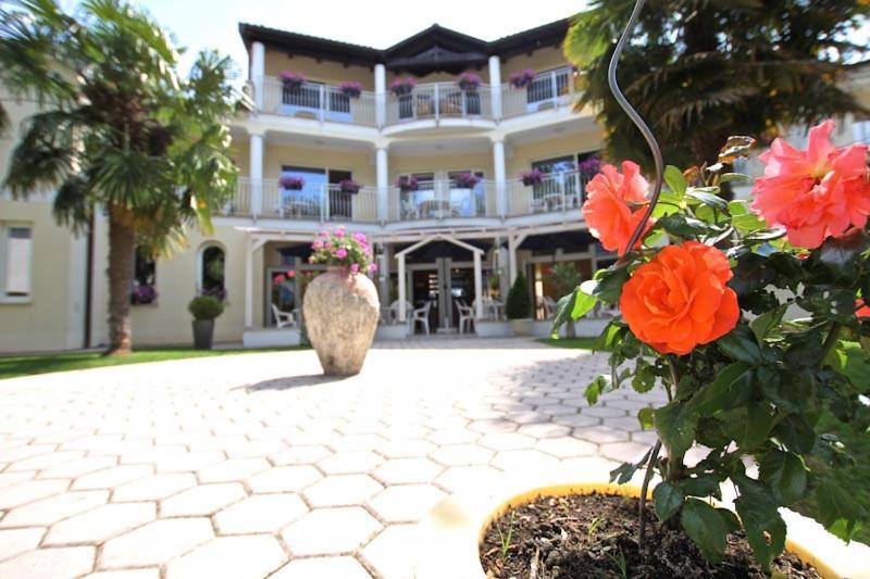 Villa Mala 3*